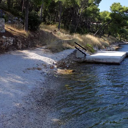 Apartment By The Sea Milna, Brac - 5677 Milna (Brac)